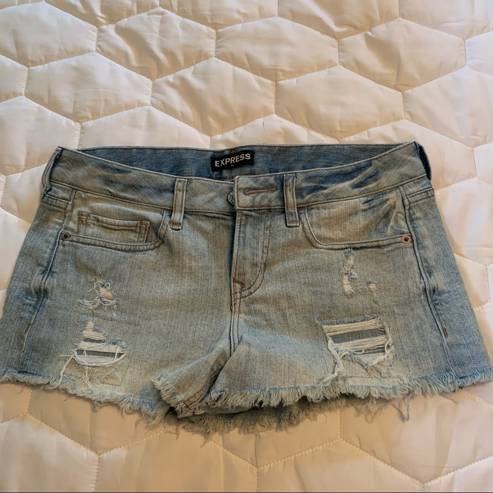 Express low rise Shortie denim shorts Size 4